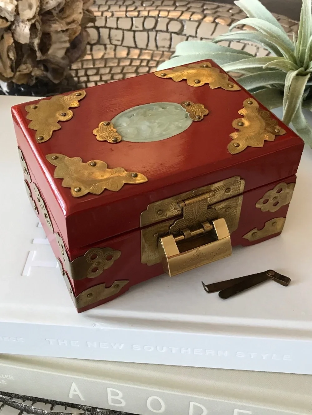 VINTAGE RED CHINESE JEWELRY BOX WITH LOCK & KEY